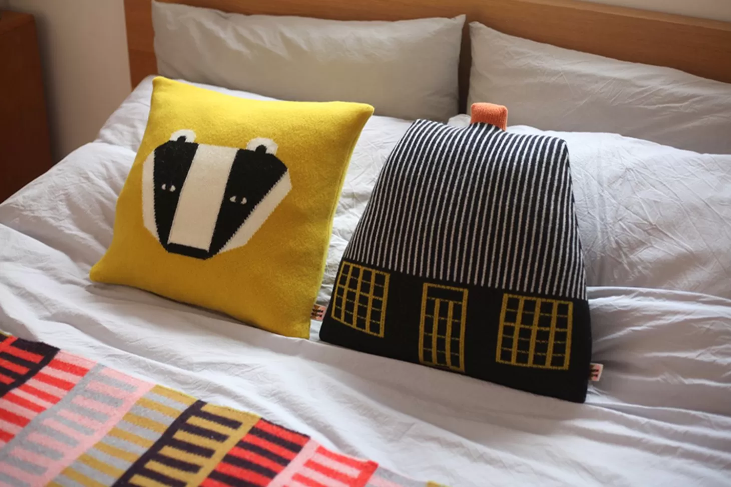 Badger Cushion - Mustard^Donna Wilson Sale