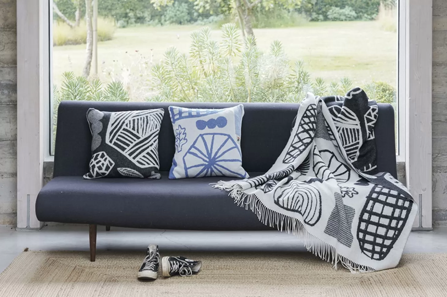 Forager Throw - Black & White^Donna Wilson Sale