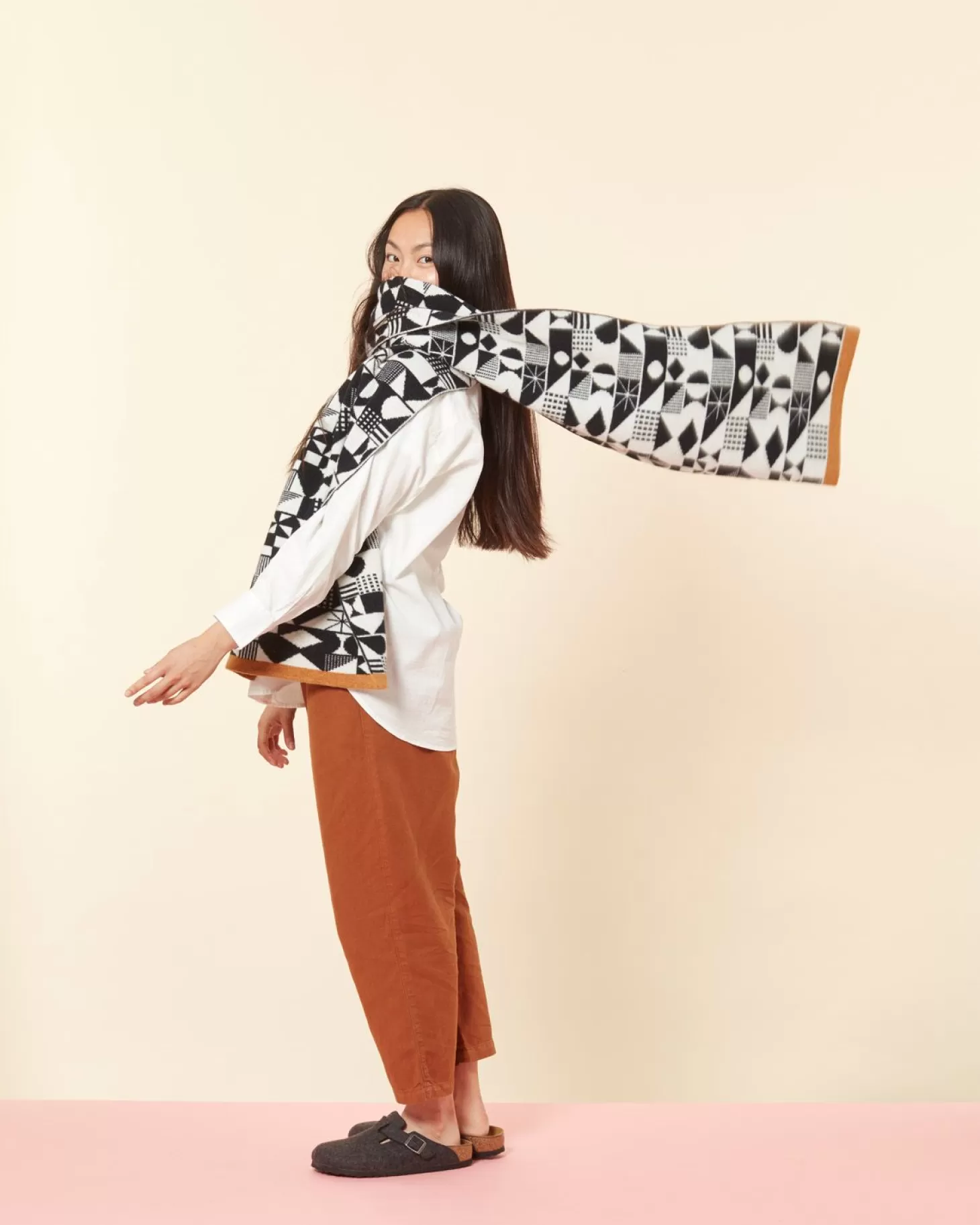 Monoglyph Blanket Scarf - Black^Donna Wilson Best Sale