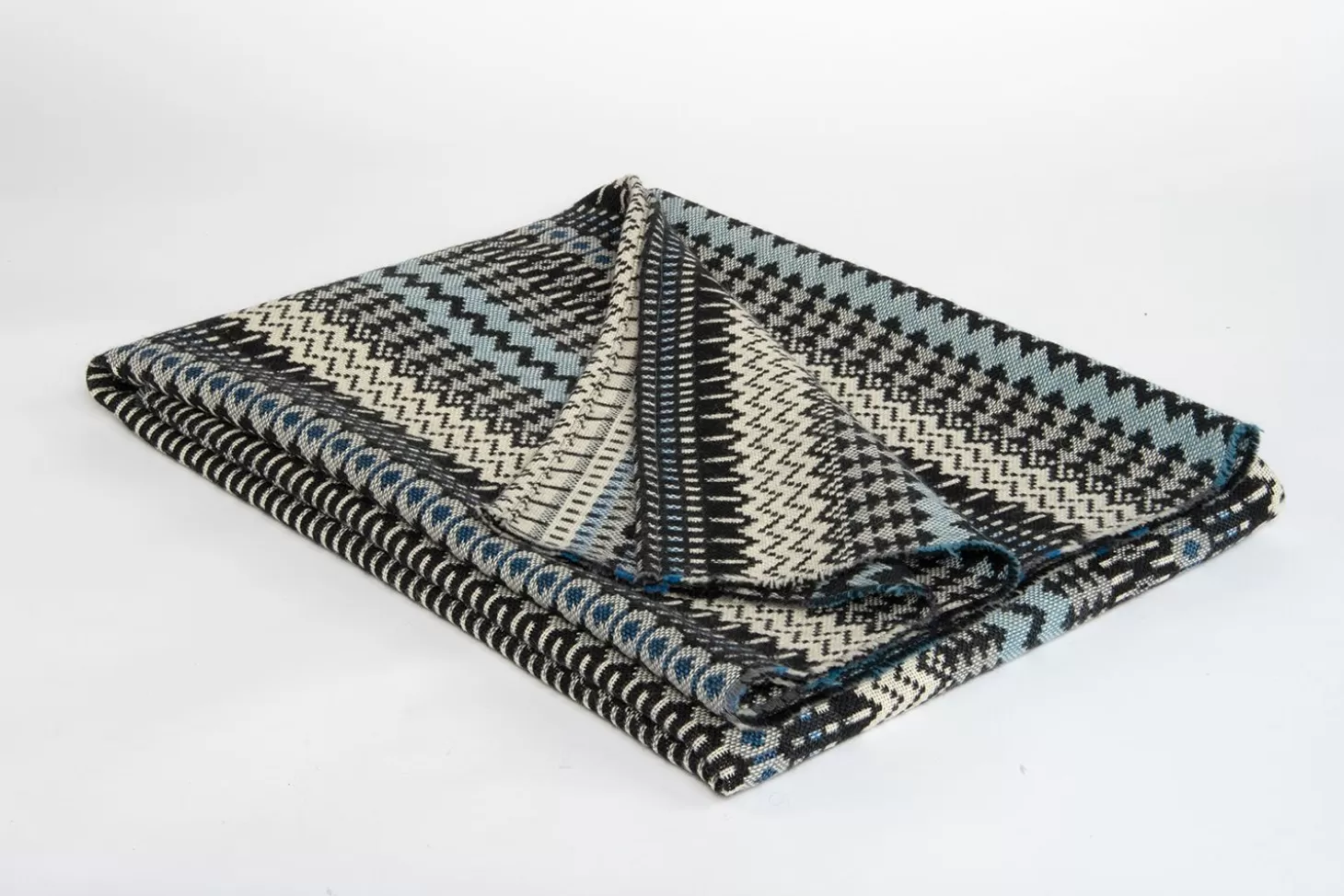 Static Throw - Blue Pearl^Donna Wilson Flash Sale